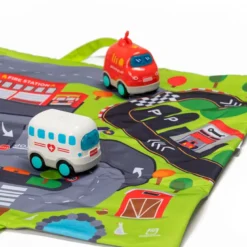 Alfombra de juegos con 3 coches