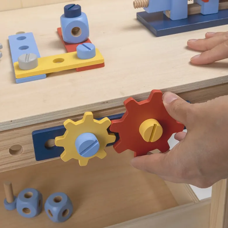 Banco de trabajo de madera con 45 accesorios