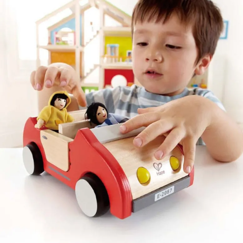 Coche familiar para muñecos