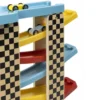 Garaje de madera con pistas de carreras super rápidas