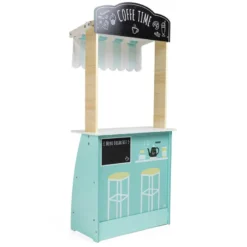 Mercadito de madera y salón para tomar el café