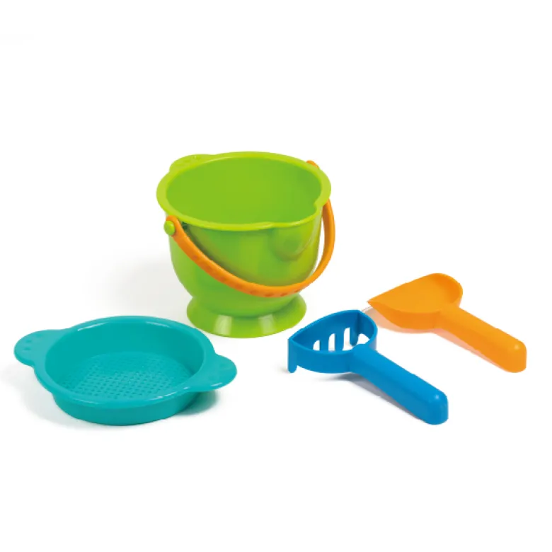 Set básico con cubo y palas para jugar en la arena