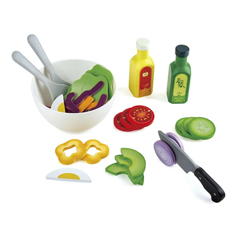 Verduras de madera con cuchillo de juguete para aprender a hacer ensaladas